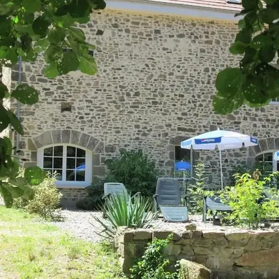 Gîte en bord d'étang et de rivière