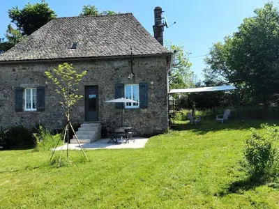 Jardin de l'établissement Gîte de France La maisonnette 2 épis - Gîte de France 2 personnes MAE-9764