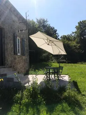 Jardin de l'établissement Gîte de France La maisonnette 2 épis - Gîte de France 2 personnes MAE-9764