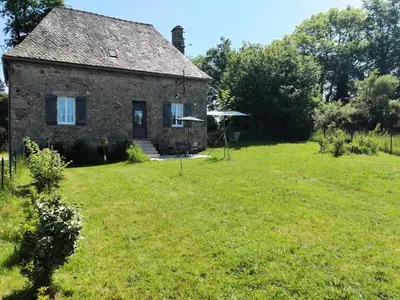 Jardin de l'établissement Gîte de France La maisonnette 2 épis - Gîte de France 2 personnes MAE-9764