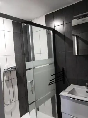Salle de bains dans l'établissement Gîte de France La maisonnette 2 épis - Gîte de France 2 personnes MAE-9764