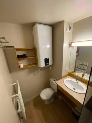 Salle de bains dans l'établissement Appartement résidence le bec de l’aigle