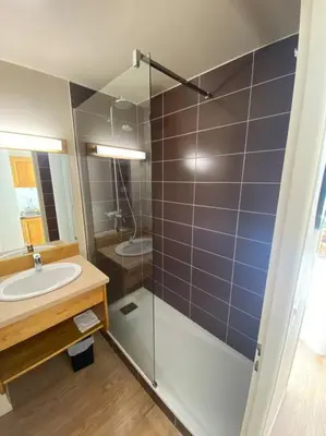 Salle de bains dans l'établissement Appartement résidence le bec de l’aigle