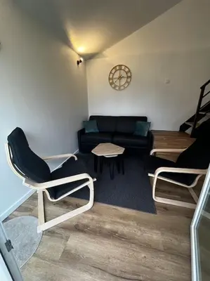 Coin salon dans l'établissement Gîte au bord du lac
