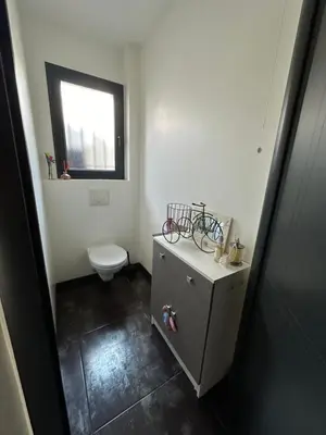 Salle de bains dans l'établissement chambre équipée