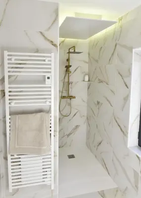 Salle de bains dans l'établissement Chez Pierre dans le centre de Brive