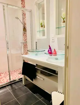 Salle de bains dans l'établissement Escal Evasion