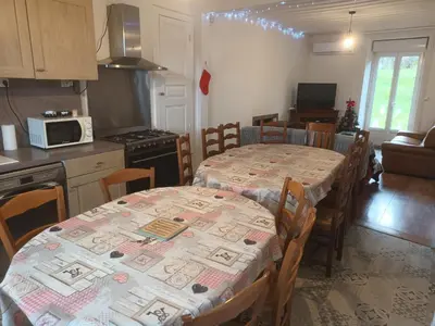 Cuisine ou kitchenette dans l'établissement Gite au sein du Parc des Volcans d'Auvergne, tous commerces à pied
