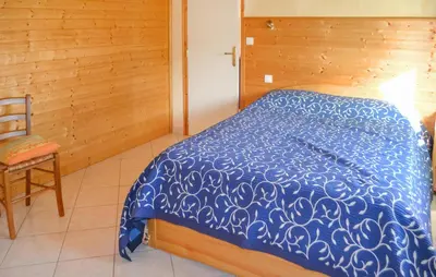Un ou plusieurs lits dans un hébergement de l'établissement Cozy Home In Montignac With Kitchenette