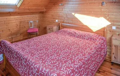 Un ou plusieurs lits dans un hébergement de l'établissement Cozy Home In Montignac With Kitchenette