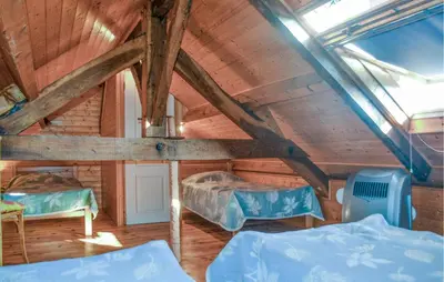 Un ou plusieurs lits dans un hébergement de l'établissement Cozy Home In Montignac With Kitchenette