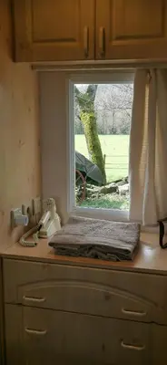 Cuisine ou kitchenette dans l'établissement Gîte dans ancien corps de ferme à côté de Pompadour