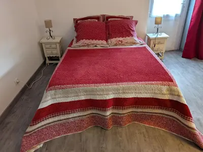 Un ou plusieurs lits dans un hébergement de l'établissement Gîte dans ancien corps de ferme à côté de Pompadour