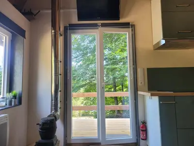 Cuisine ou kitchenette dans l'établissement Petite maison vue sur Lac de la Triouzoune Neuvic