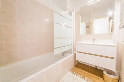 Salle de bains dans l'établissement Picasso & Terrasse - 2 Chambres