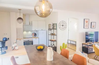 Cuisine ou kitchenette dans l'établissement Picasso & Terrasse - 2 Chambres
