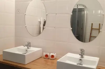 Salle de bains dans l'établissement Duplex 4 pers, plein centre de Montignac-Lascaux