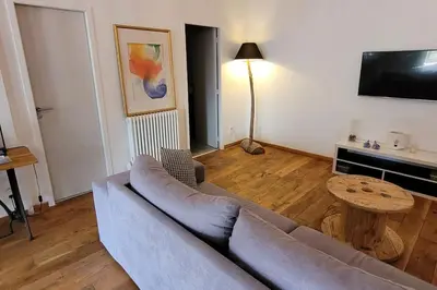 Télévision ou salle de divertissement dans l'établissement Duplex 4 pers, plein centre de Montignac-Lascaux