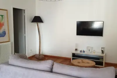 Télévision ou salle de divertissement dans l'établissement Duplex 4 pers, plein centre de Montignac-Lascaux