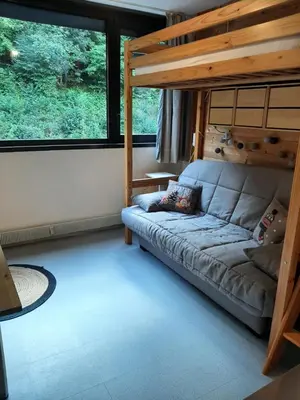Coin salon dans l'établissement Studio 19 m2 à louer au Mont-Dore