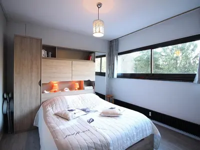 Un ou plusieurs lits dans un hébergement de l'établissement Mont-Dore : Appartement T2 avec balcon et WiFi - FR-1-608-267