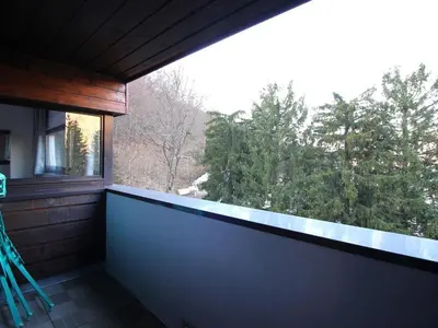 Balcon ou terrasse dans l'établissement Mont-Dore : Appartement T2 avec balcon et WiFi - FR-1-608-267