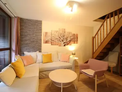 Coin salon dans l'établissement Duplex au Mont-Dore avec parking, proche centre et pistes - FR-1-608-268