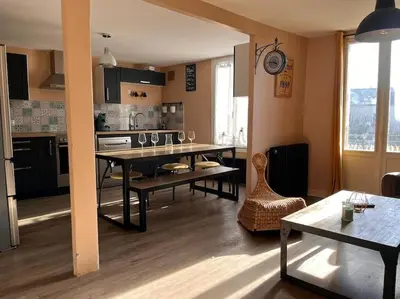 Cuisine ou kitchenette dans l'établissement Le cozy des tuilières, 2 ch