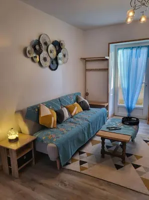 Coin salon dans l'établissement Location saisonnière La Berbère