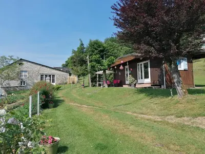 Jardin de l'établissement Chalet Fuchsia à Argentat