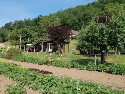 Jardin de l'établissement Chalet Fuchsia à Argentat