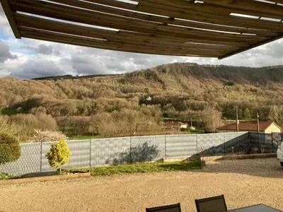 Vue générale sur la montagne ou vue sur la montagne depuis la maison de vacances