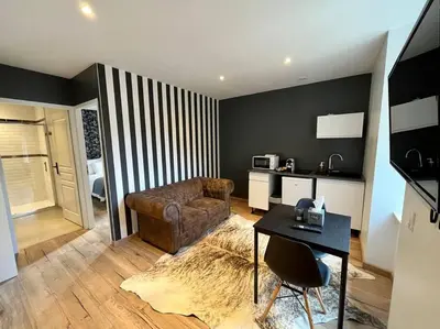 Cuisine ou kitchenette dans l'établissement LesCinqSuites/12 couchages-DABNB
