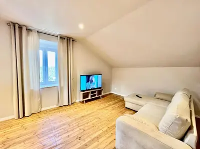 Télévision ou salle de divertissement dans l'établissement LesCinqSuites/12 couchages-DABNB