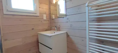 Salle de bains dans l'établissement Le nid des Garrigues avec Jacuzzi privé