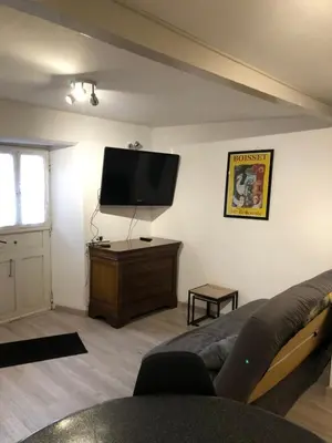 Télévision ou salle de divertissement dans l'établissement maison de prescillia et frederic