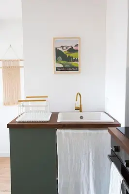 Cuisine ou kitchenette dans l'établissement Le Nid Slow - Appartement avec Terrasse Panoramique sur le Sancy