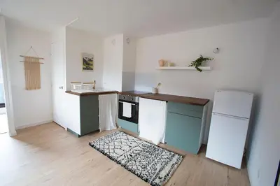 Cuisine ou kitchenette dans l'établissement Le Nid Slow - Appartement avec Terrasse Panoramique sur le Sancy