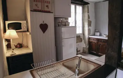 Cuisine ou kitchenette dans l'établissement Awesome Home In Granges D'ans