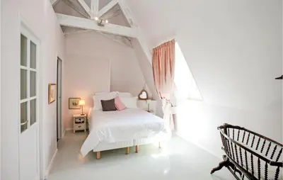 Un ou plusieurs lits dans un hébergement de l'établissement Stunning Home In Coly With Wifi