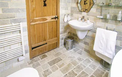 Salle de bains dans l'établissement Amazing Home In Les Farges