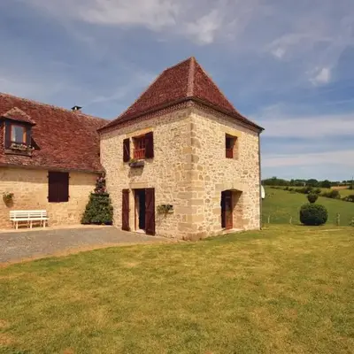 Stunning Home In La-Chapelle-Saint-Jean