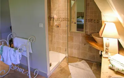 Salle de bains dans l'établissement Cozy Home In La Cassagne