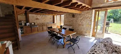 Cuisine ou kitchenette dans l'établissement Séjour à la campagne en Périgord Noir
