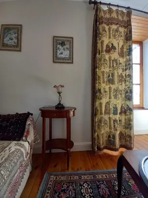 Coin salon dans l'établissement Belle maison ancienne bien équipée avec vue