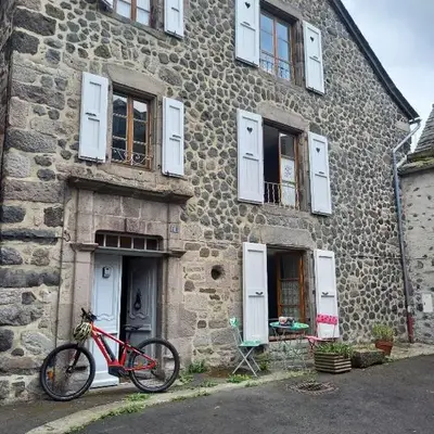 Belle maison ancienne bien équipée avec vue