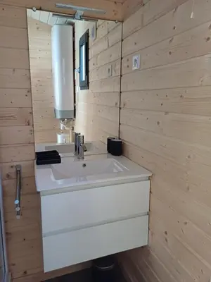 Salle de bains dans l'établissement Le chalet de Coheix
