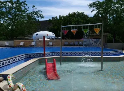 Piscine de l'établissement Chalet 4 étoiles - Piscine - ef0c00 ou située à proximité
