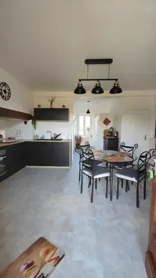Cuisine ou kitchenette dans l'établissement le gîte du lac
