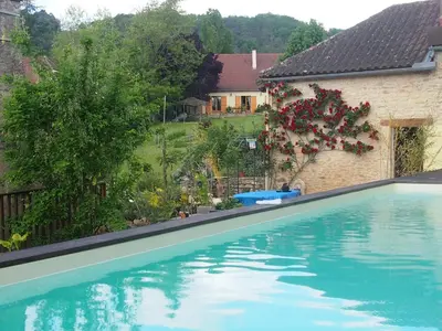 Piscine de l'établissement Gite Atelier Montignac // Piscine à débordement ou située à proximité